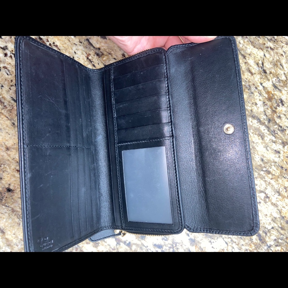 - Gucci Zip Around Wallet - Picture 3 of 4